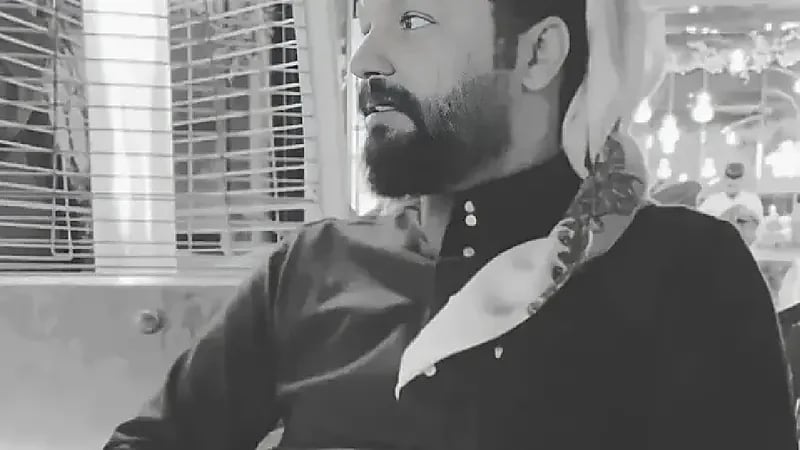 وفاة رجل أمن دهساً بعد مساعدة أم وطفلها على عبور الطريق بالأحساء