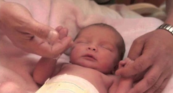 فلسطينية تضع مولودًا من زوجها المعتقل من 7 سنوات