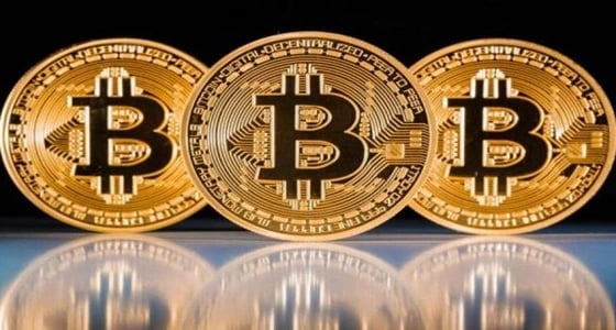 بتكوين تواصل انخفاضها إلى دون 4500 دولار.. وتخسر 30% في أسبوع