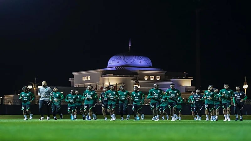 المنتخب الوطني يدشن تدريباته في أبوظبي استعداداً للقاء الصين