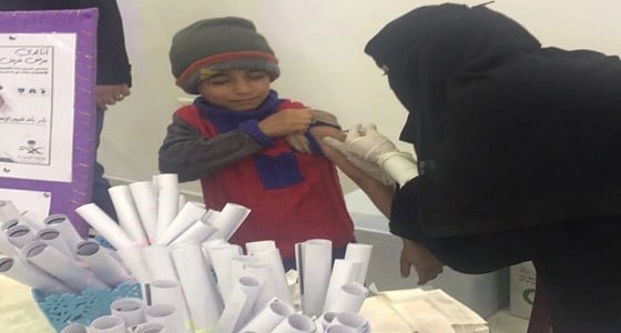 بالصور.. الاشراف الصحي يطعم زوار مول الدلم ضد الانفلونزا الموسمية