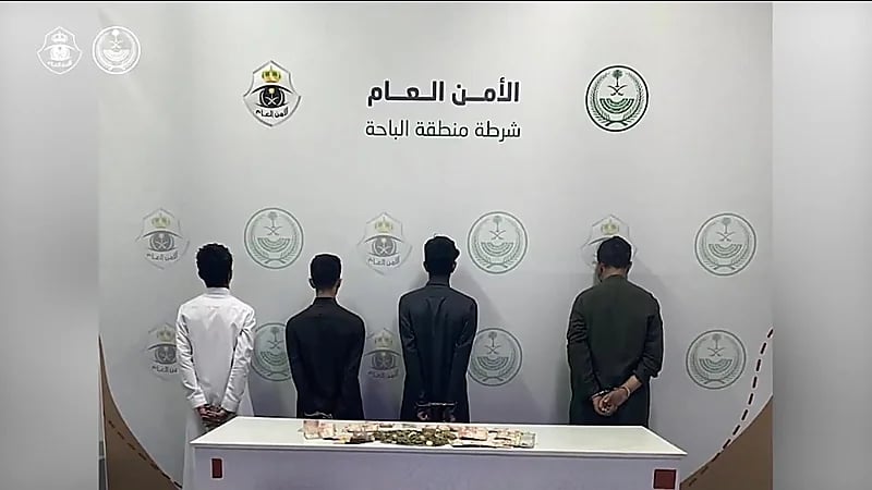 الإطاحة بشبكات سرقة ومروجين مخدرات في الرياض والعقيق .. فيديو