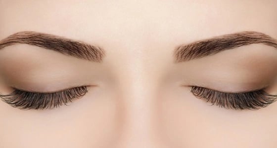 علاج طبيعي للتخلص من قشرة الرموش والحاجبين