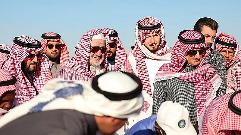 مراسم دفن والدة الأمير الوليد بن طلال بحضور فهد بن نافل