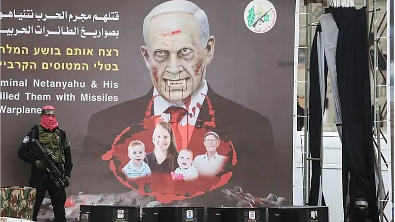 نتنياهو يعلق الإفراج عن الأسرى الفلسطينيين بعد تسليم حماس دفعة جديدة