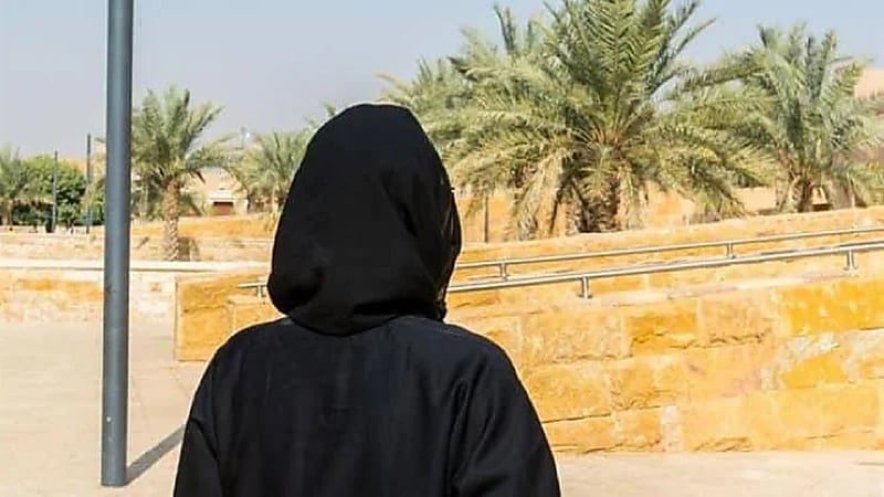 فسخ ولاية أب على ابنتيه في دعوى عضل