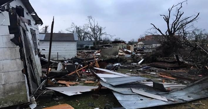 مصرع 4 أشخاص اثر اعصار حاصر السكان بولاية مسيسبي الأمريكية