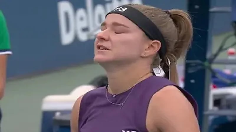 لاعبة تنس تدخل في نوبة بكاء بعد رؤية صديقها السابق.. صور