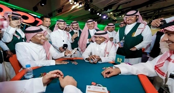 بالصور.. الهريفي والدعيع يتنافسان في بطولة البلوت