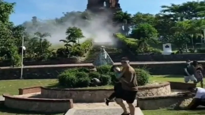 شاهد.. تضرر مبنى تراثي في الفلبين إثر زلزال قوي