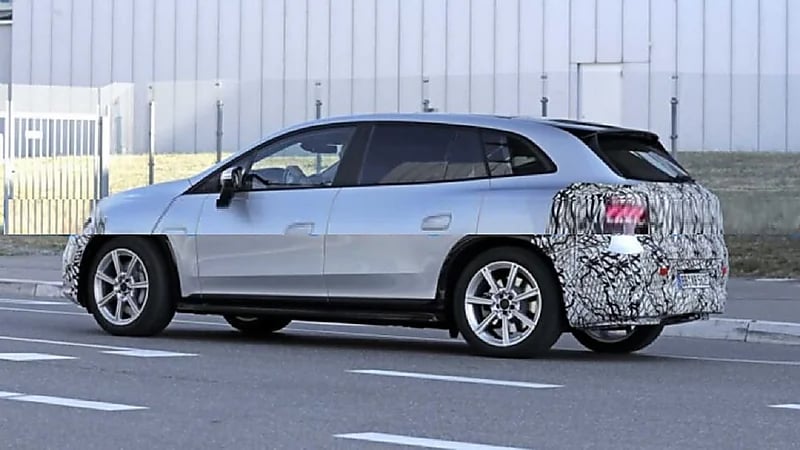 بالصور.. مرسيدس تكشف عن أول سيارة كهربائية لها