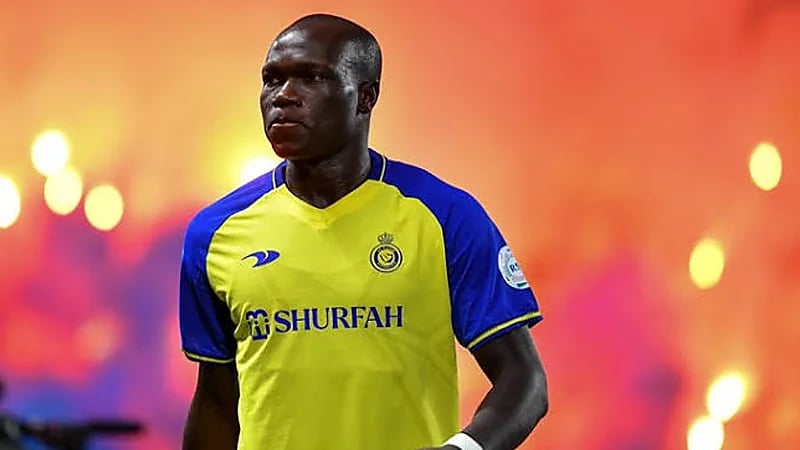 صحيفة رومانية: النصر ضحى بـ فينسنت أبو بكر من أجل رونالدو