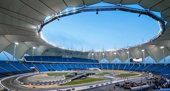 بالفيديو.. المتسابقون بسباق الأبطال يرتدوا الزي السعودي ويشاركوا في أداء العرضة