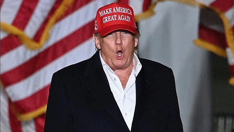 صورة..ترامب يظهر رفقة زعيم عصابة