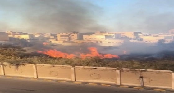 اندلاع حريق هائل بمقبرة الجبيل.. والدفاع المدني يسعى لإخماده