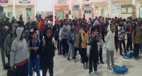 رد فعل عنيف من ولي أمر بعد إصابة ابنه بـ " الجرب "