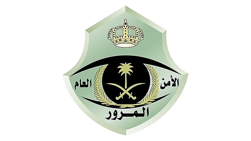 المرور يباشر حادث انقلاب مركبة بمكة بعد انحراف مفاجئ