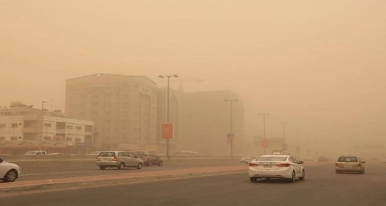 غبار وأتربة على الحدود الشمالية