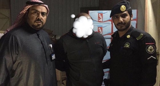 بالصور.. بلدية طريف تضبط مستودع مواد غذائية ومصنع للتبغ