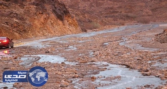 بالصور .. انهيارات صخرية تغلق عقبة كساب بمحافظة أضم