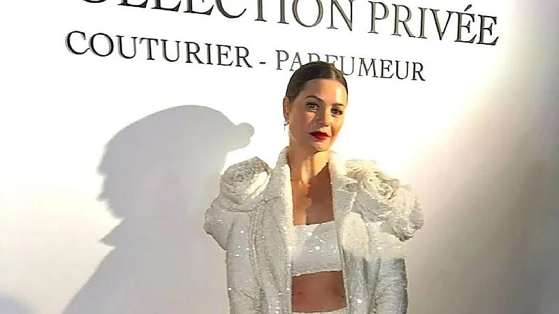 يسرا اللوزي تتعرض للانتقادات بسبب إطلالتها الجريئة في دبي