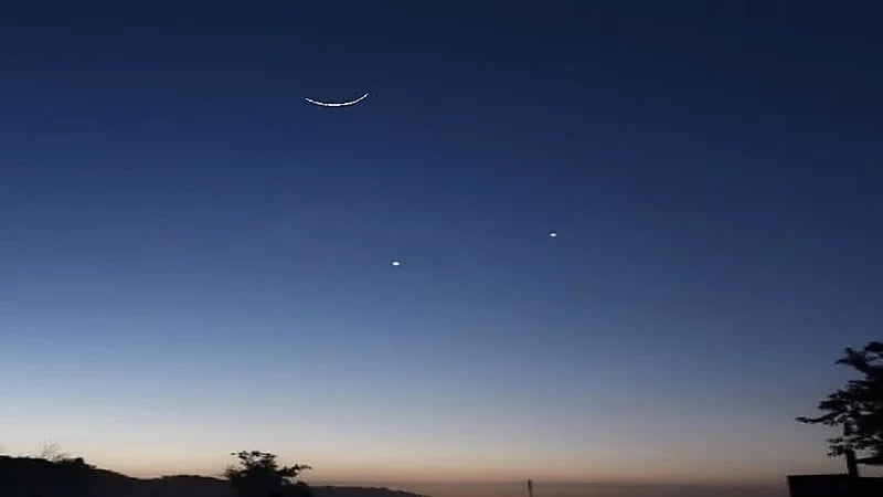 فلكية جدة: يرصد بسماء المملكة منظرًا جميلاً لهلال القمر المتناقص