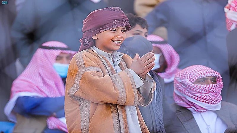 صور..شارع الدهناء بالصياهد وجهة سياحة لمرتادي المهرجان