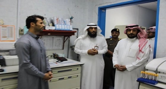 محافظ الحُرث يزور المستشفى العام  ليلاً ويتفقد مَرافقه