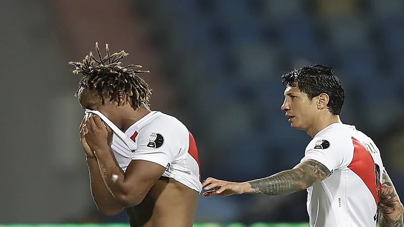 فيديو.. لحظة انهيار كاريلو بعد طرده من لقاء باراجواي في كوبا أمريكا