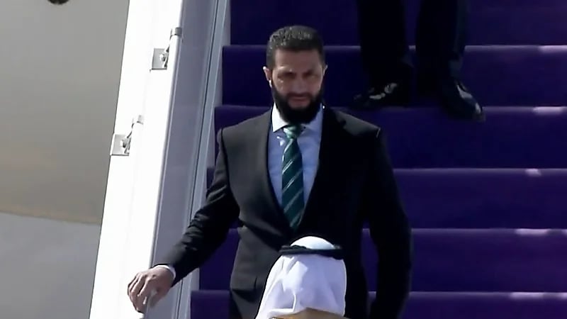 أحمد الشرع يصل الرياض.. فيديو وصور