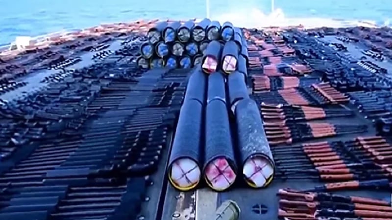 كاتب: شبكات دولية تهرب محركات طائرات وقطعها إلى إيران (فيديو)