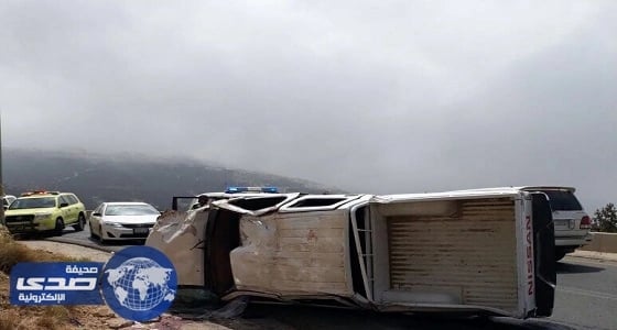 بالصور.. مصرع وإصابة 4 أشخاص في حادث إنقلاب مركبة بالباحة