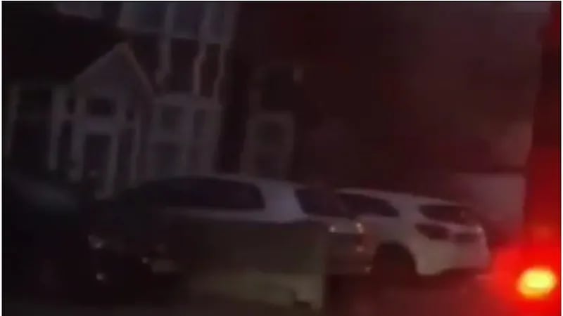 لحظة حدوث انفجار هائل بسبب تسرب الغاز في منزل بلندن.. فيديو