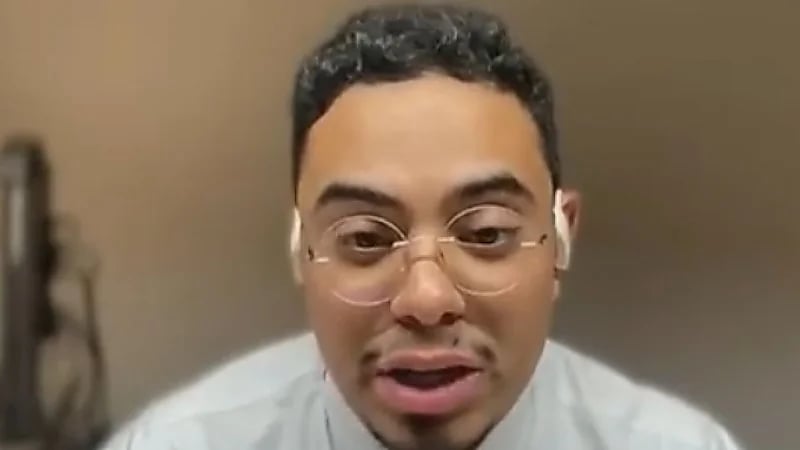 خبير تقني يطالب بعقوبات رادعة لوقف بثوث تيك توك المهينة ..فيديو