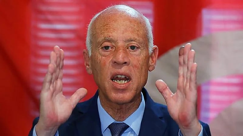 الرئيس التونسي يجمد البرلمان ويرفع الحصانة عن كافة أعضائه