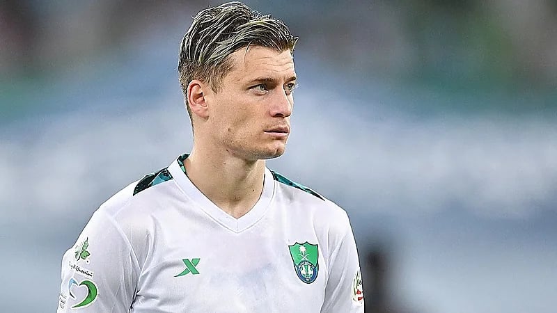 أليوسكي يلتحق بمعسكر الأهلي الخارجي للفريق