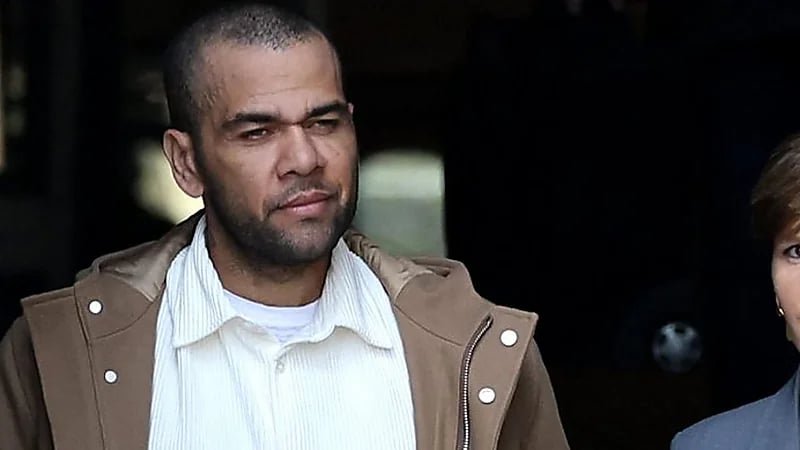 براءة داني ألفيس بعد إلغاء إدانته بتهمة الاعتداء الجنسي