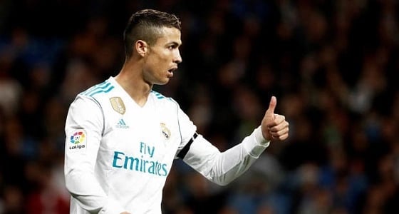 بالفيديو.. كريستيانو يفوز على صديقته في تحدٍ جديد