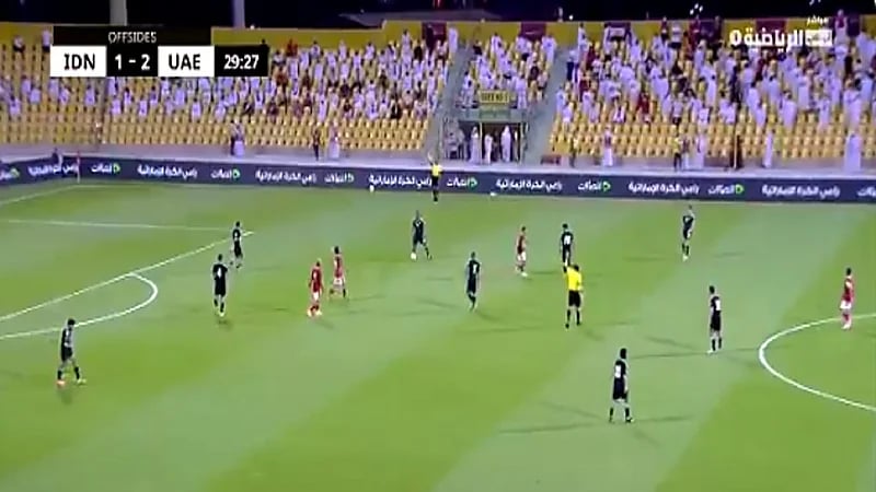 بالفيديو.. معلق إماراتي يحتج بطرافة على حكم الخط: لا تقتل المتعة يا بعد حيي