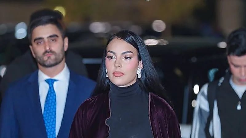 بالفيديو.. فتيات يلاحقن جورجينا في شوارع الرياض