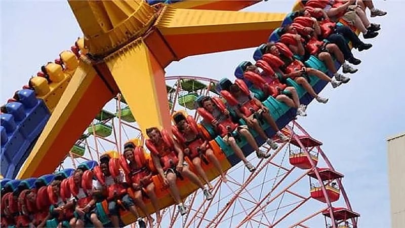 وفاة طفلة إثر سقوطها من لعبة بمدينة ملاهي