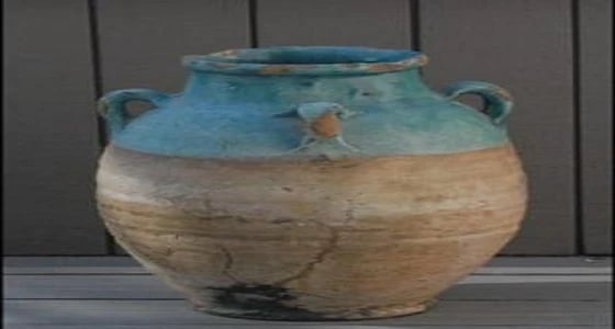 أمريكية تعيد للمملكة وعاءً أثرياً عمره ألف عام