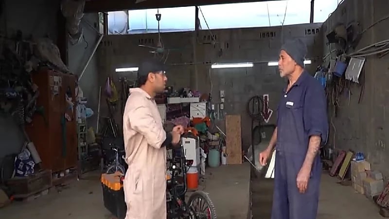 شاهد.. مواطن نحج في ابتكار ساعده على عدم دفع فواتير الكهرباء منذ ٧ أعوام