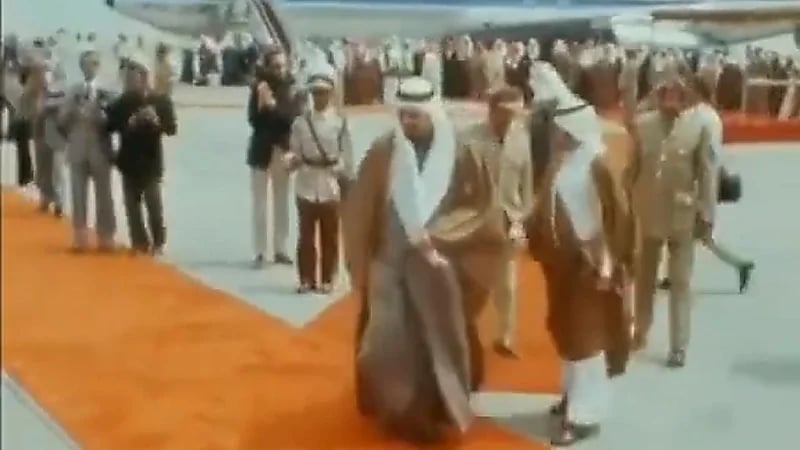 لقطات تاريخية نادرة من زيارة الملك خالد بن عبدالعزيز لقطر