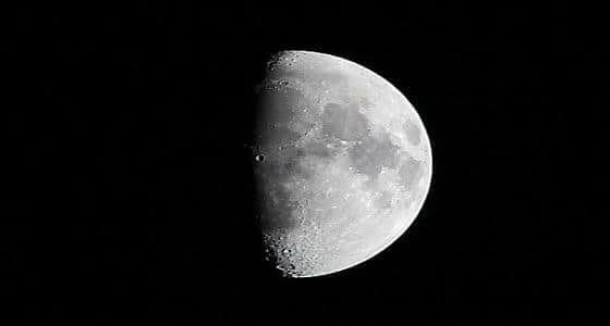 الليلة.. المملكة تشهد اقتراب القمر الأحدب من نجم السماك الأعزل