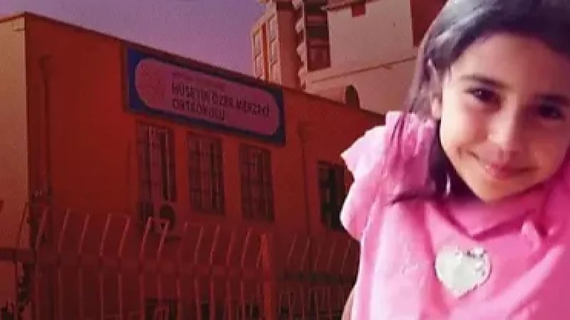 طعن طالبة على يد زميلتها حتى الموت بمرحاض المدرسة