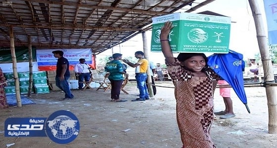 بالصور.. " الملك سلمان " للإغاثة يوزع مساعدات في مخيمات الروهينجا ببنجلاديش