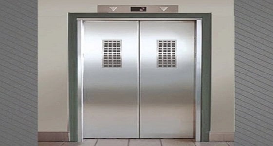 " الداخلية " تنقذ محتجزين بمصعد معطل بسبب الحمولة الزائدة