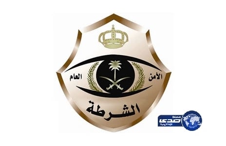 بالفيديو.. رجل ينقذ كلب من أفعى ضخمة