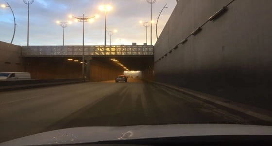 بالصور.. فتح الحركة المرورية بعد تصريف مياه نفق الغروي